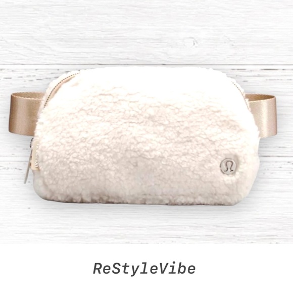 lululemon athletica Handbags - LULULEMON Everywhere Belt Bag FLEECE Purse Crossbody Limited Edition NWT Cream